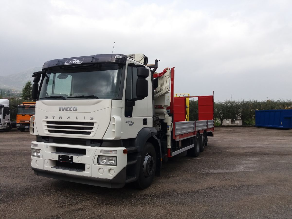 IVECO Stralis con doppio pianale di carico